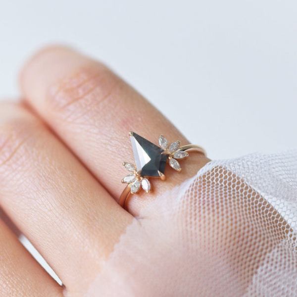 Salt and pepper 2024 kite ring